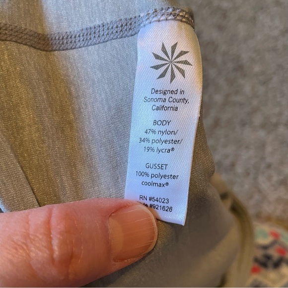 Athleta Gray Cropped Capri Yoga Athletic Training Leggings Medium - Picture 8 of 13